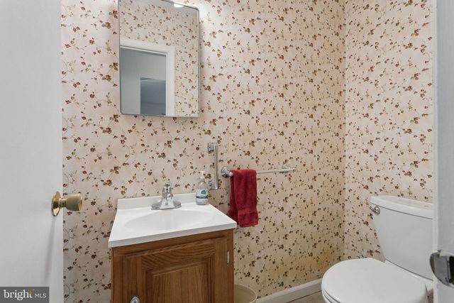 4 OVERINGTON AVE, Marlton, NJ 08053