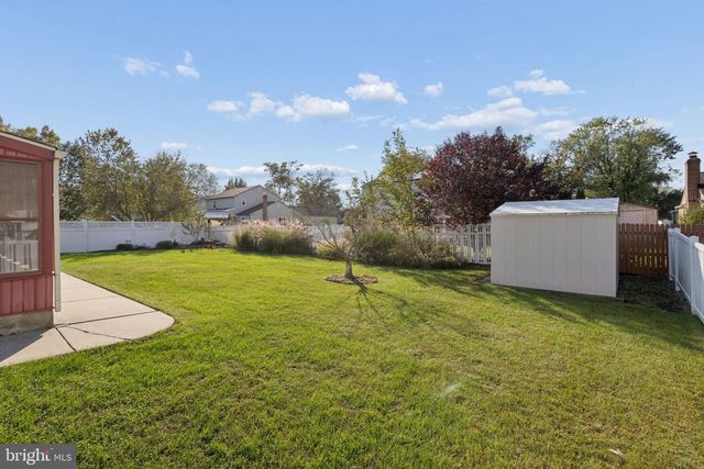 4 OVERINGTON AVE, Marlton, NJ 08053