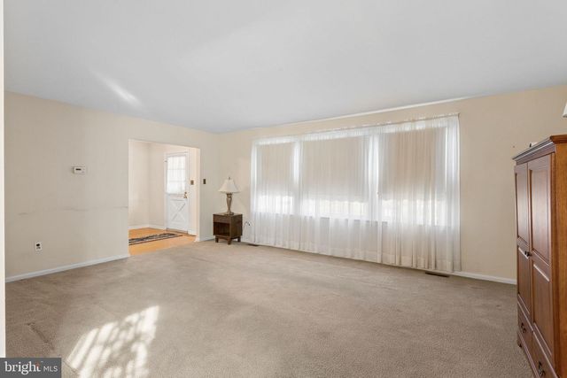 4 OVERINGTON AVE, Marlton, NJ 08053