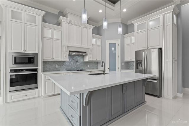 904 W Arapaho Avenue, Pharr, TX 78577