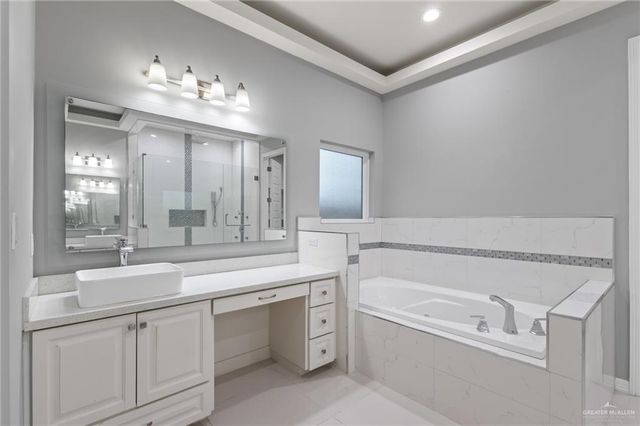 904 W Arapaho Avenue, Pharr, TX 78577