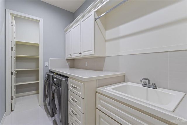 904 W Arapaho Avenue, Pharr, TX 78577
