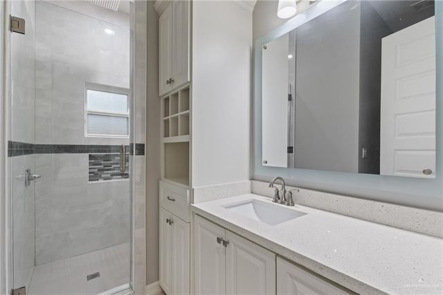 904 W Arapaho Avenue, Pharr, TX 78577