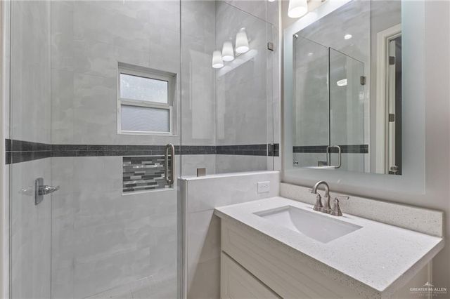 904 W Arapaho Avenue, Pharr, TX 78577