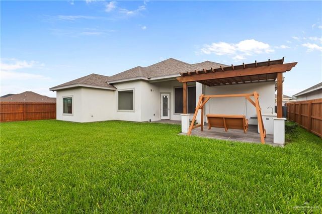 904 W Arapaho Avenue, Pharr, TX 78577