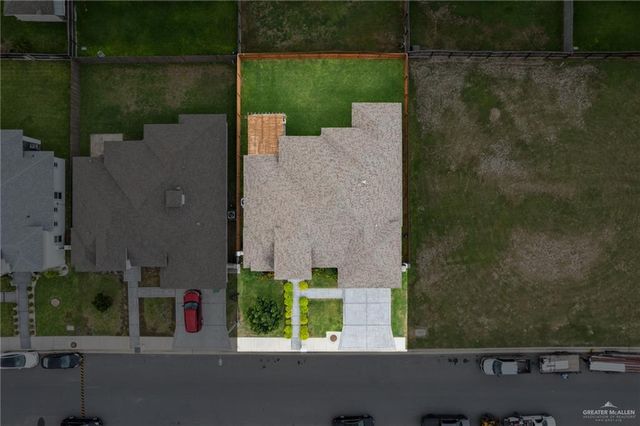 904 W Arapaho Avenue, Pharr, TX 78577