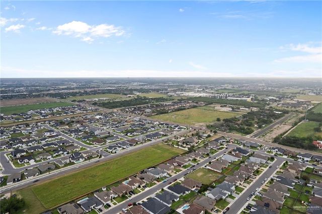 904 W Arapaho Avenue, Pharr, TX 78577