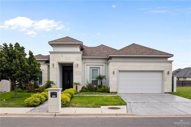 904 W Arapaho Avenue, Pharr, TX 78577