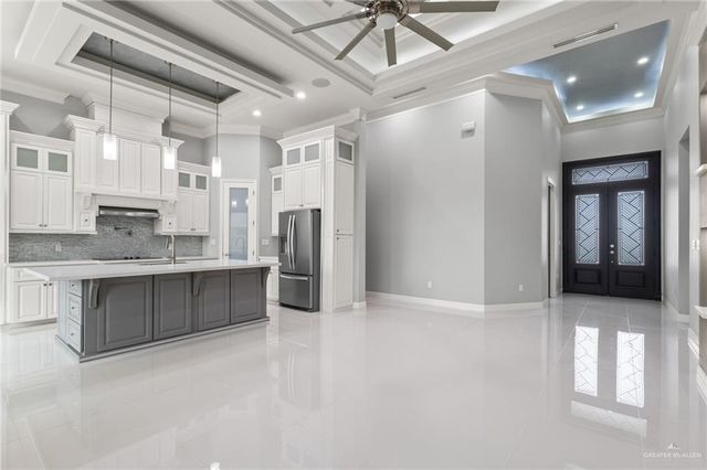 904 W Arapaho Avenue, Pharr, TX 78577