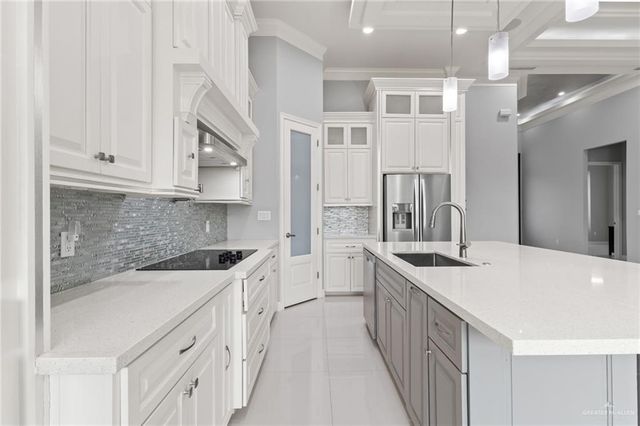 904 W Arapaho Avenue, Pharr, TX 78577