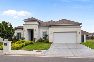 904 W Arapaho Avenue, Pharr, TX 78577