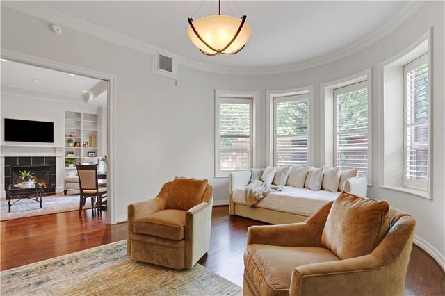 4900 Central Street 104, Kansas City, MO 64112