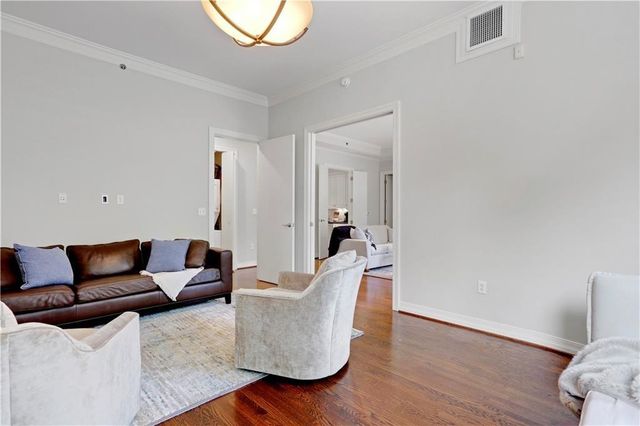 4900 Central Street 104, Kansas City, MO 64112