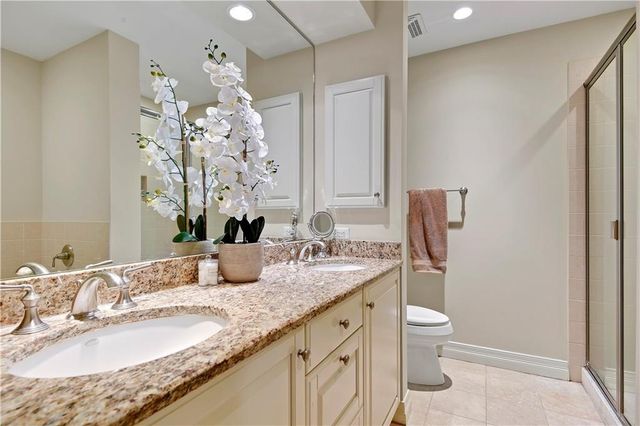 4900 Central Street 104, Kansas City, MO 64112