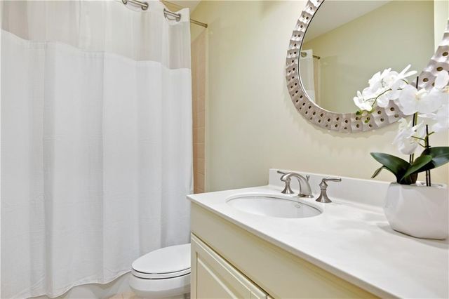 4900 Central Street 104, Kansas City, MO 64112