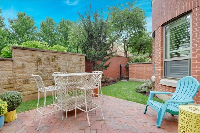 4900 Central Street 104, Kansas City, MO 64112