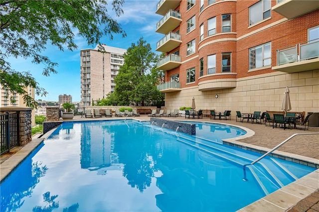 4900 Central Street 104, Kansas City, MO 64112