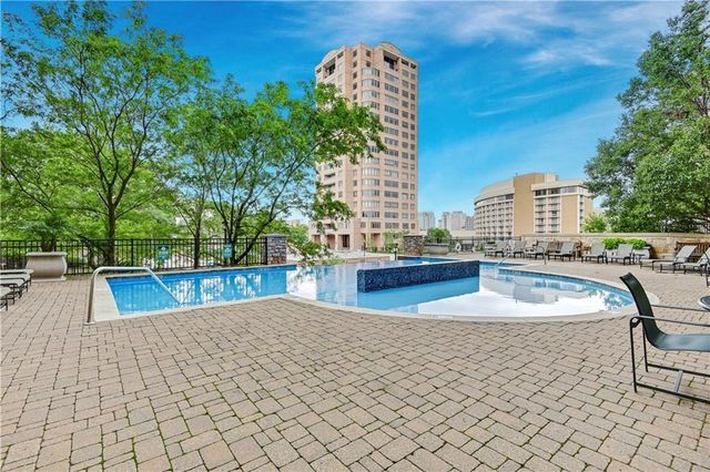 4900 Central Street 104, Kansas City, MO 64112