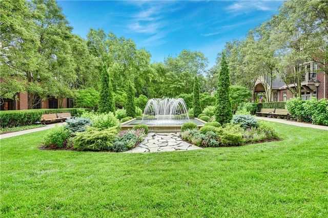 4900 Central Street 104, Kansas City, MO 64112