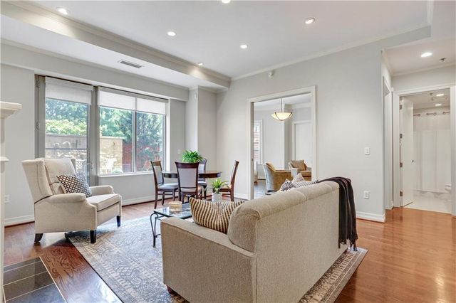 4900 Central Street 104, Kansas City, MO 64112