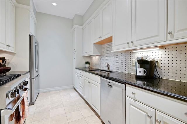 4900 Central Street 104, Kansas City, MO 64112