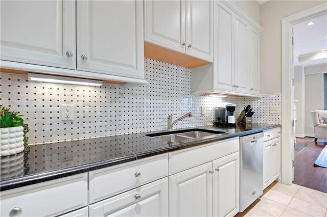 4900 Central Street 104, Kansas City, MO 64112