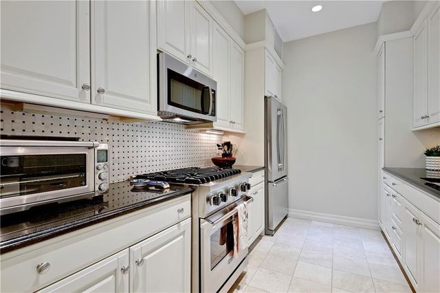 4900 Central Street 104, Kansas City, MO 64112