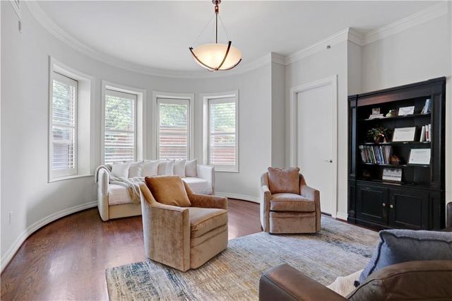 4900 Central Street 104, Kansas City, MO 64112