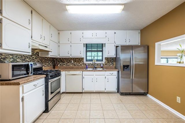 230 Carriage Circle, Stockbridge, GA 30281