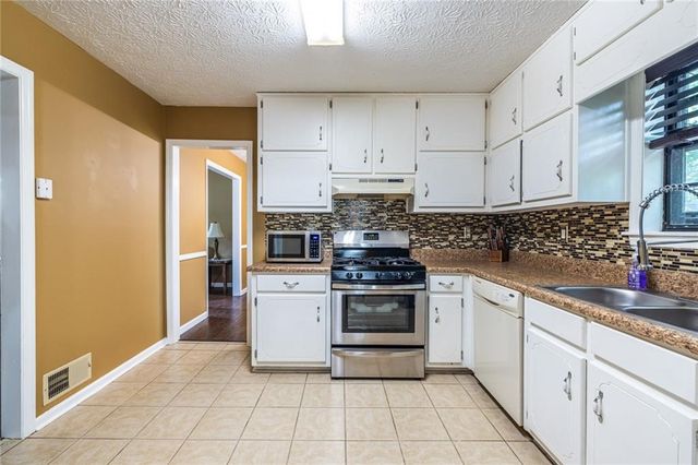 230 Carriage Circle, Stockbridge, GA 30281