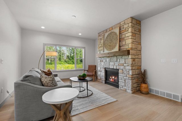 3141 LAZY OAK COURT, Green Bay, WI 54311