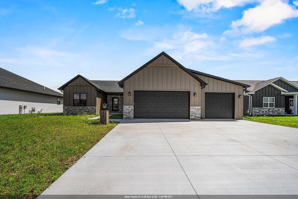 3141 LAZY OAK COURT, Green Bay, WI 54311
