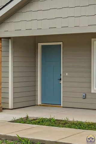 1929 NW Waldo Way, Topeka, KS 66608