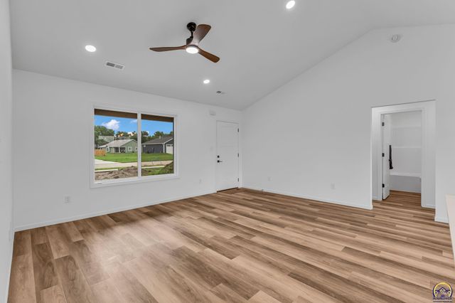 1929 NW Waldo Way, Topeka, KS 66608