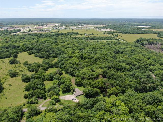 2018 N Mission Lane, Okmulgee, OK 74447