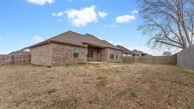 6051 W Mecklin Street, Fayetteville, AR 72704