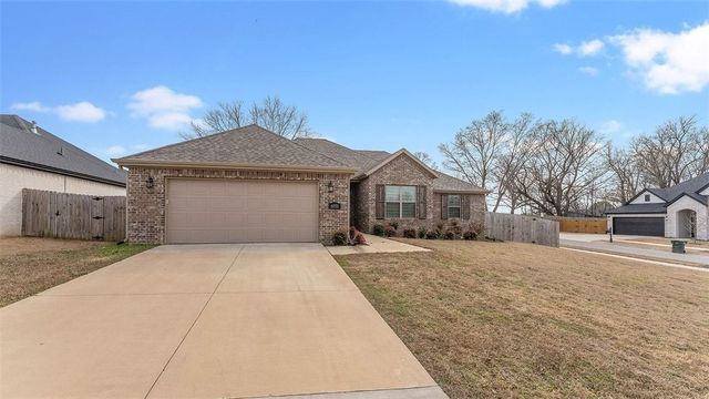 6051 W Mecklin Street, Fayetteville, AR 72704