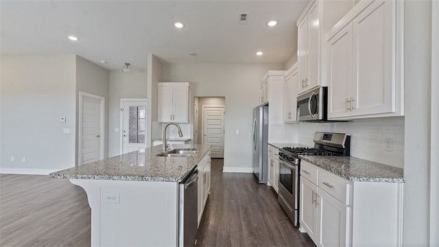 6051 W Mecklin Street, Fayetteville, AR 72704