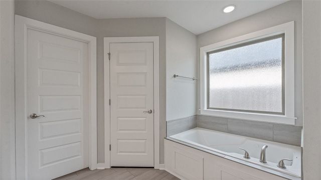 6051 W Mecklin Street, Fayetteville, AR 72704