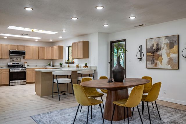 6425 Guadalupe Place NW, Los Ranchos, NM 87107