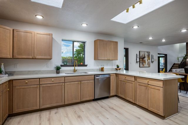 6425 Guadalupe Place NW, Los Ranchos, NM 87107