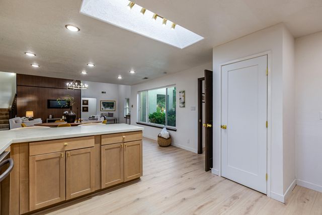 6425 Guadalupe Place NW, Los Ranchos, NM 87107