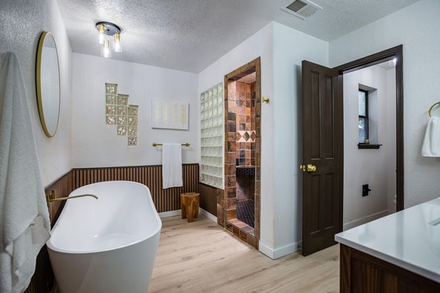 6425 Guadalupe Place NW, Los Ranchos, NM 87107