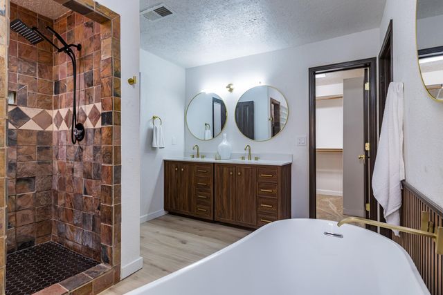 6425 Guadalupe Place NW, Los Ranchos, NM 87107
