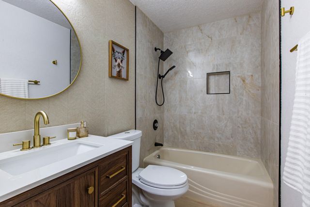6425 Guadalupe Place NW, Los Ranchos, NM 87107