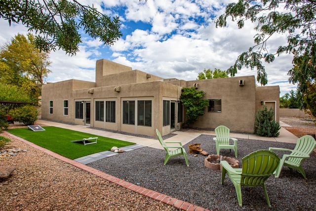 6425 Guadalupe Place NW, Los Ranchos, NM 87107