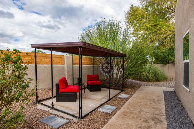 6425 Guadalupe Place NW, Los Ranchos, NM 87107