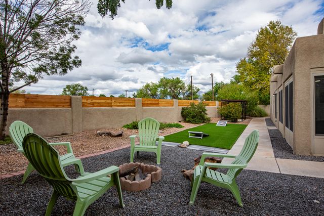 6425 Guadalupe Place NW, Los Ranchos, NM 87107