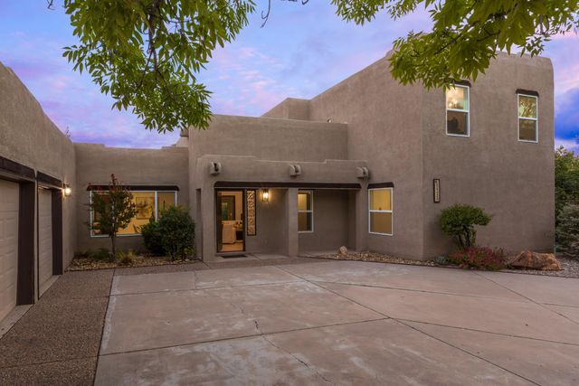 6425 Guadalupe Place NW, Los Ranchos, NM 87107