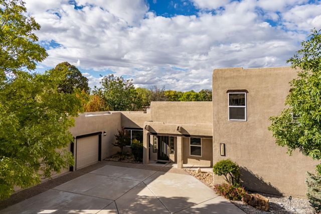 6425 Guadalupe Place NW, Los Ranchos, NM 87107